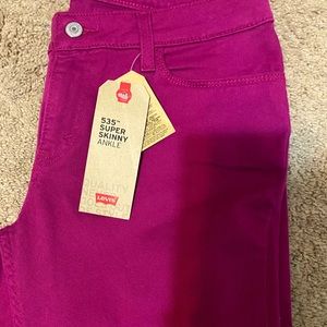 Women/Juniors Levi Jeans Burgundy